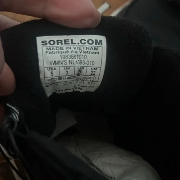 Kids Sorel New Boots Sneakers Size USA 5 Waterproof Black White - Picture 9 of 11